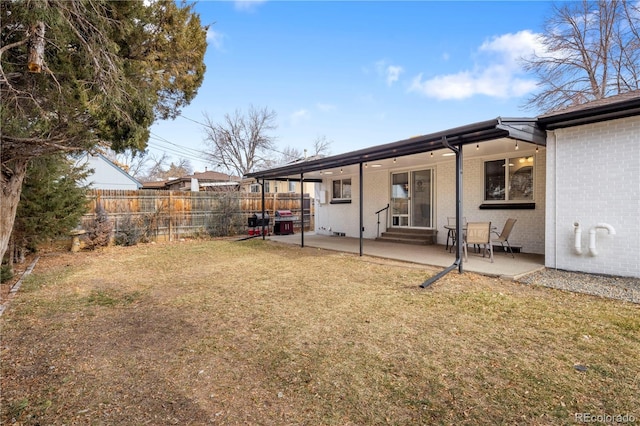 view of yard featuring a patio