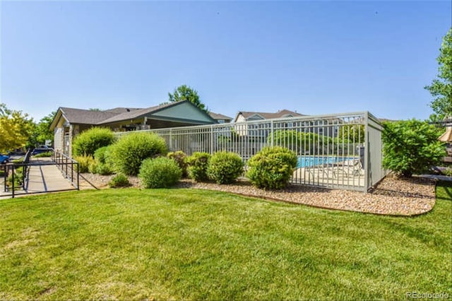 view of yard featuring a fenced in pool