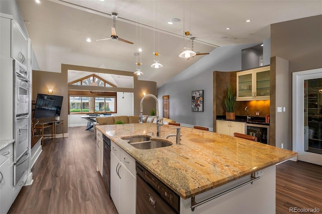 kitchen featuring a sink, beverage cooler, lofted ceiling, a warming drawer, and dishwasher