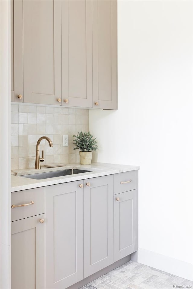 1680 S Humboldt St, Denver, CO 80210 - bar with a sink, backsplash, and baseboards