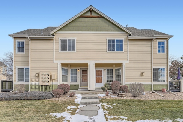 view of front facade featuring a front yard