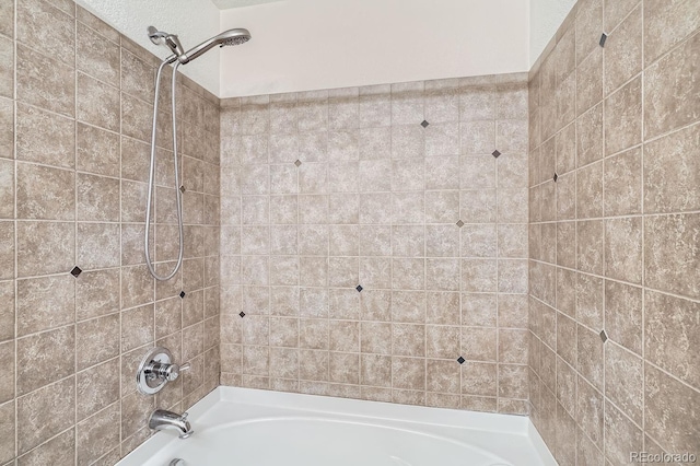 bathroom featuring tiled shower / bath