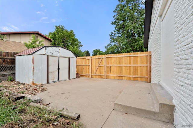 871 S Worchester St, Aurora, CO 80012 - view of patio featuring a storage shed