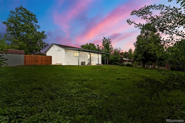871 S Worchester St, Aurora, CO 80012 - view of yard
