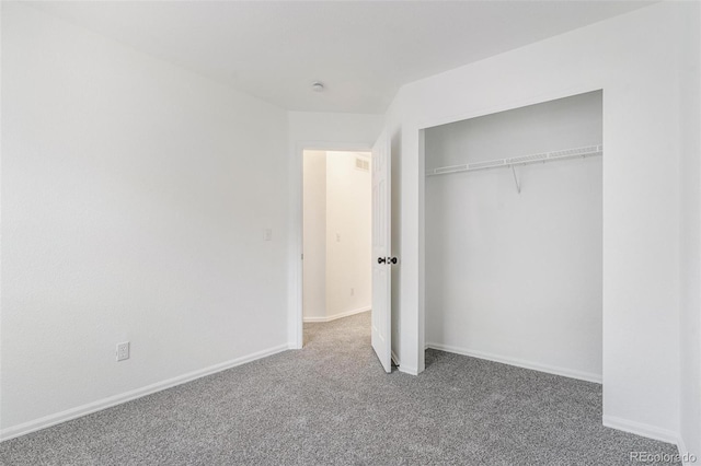 unfurnished bedroom with carpet flooring and a closet