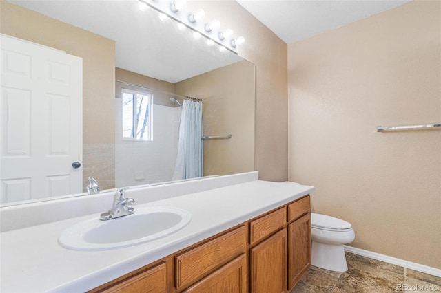 bathroom featuring a shower with curtain, vanity, and toilet