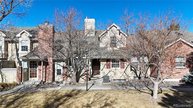 view of front facade with a front lawn and cooling unit