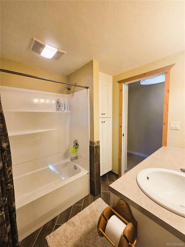 720 W 4th St, Julesburg, CO 80737 - full bath featuring shower / bath combo, vanity, and a textured ceiling
