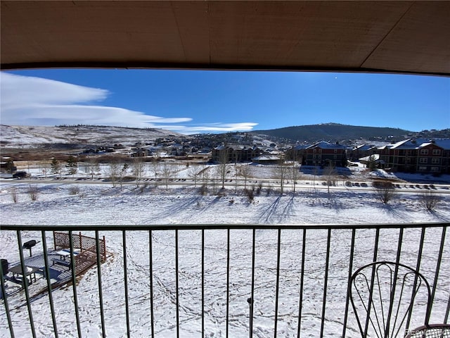 water view featuring a mountain view