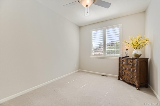 carpeted empty room featuring ceiling fan