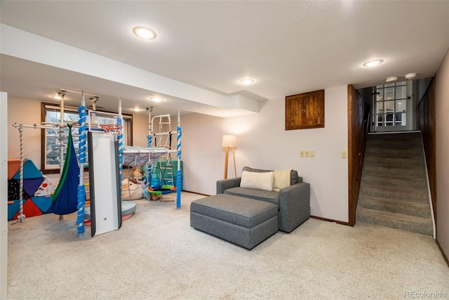 sitting room with carpet floors