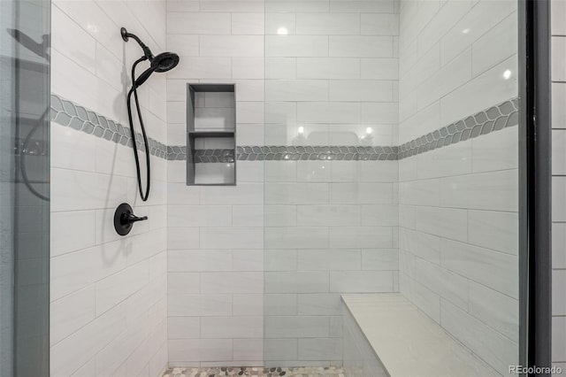 bathroom featuring tiled shower