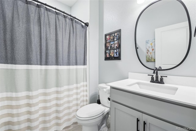 bathroom featuring a shower with shower curtain, vanity, and toilet