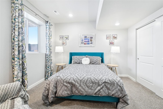 bedroom featuring recessed lighting, carpet, visible vents, and baseboards