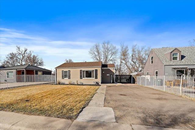 view of front of property featuring aphalt driveway, a front lawn, and fence