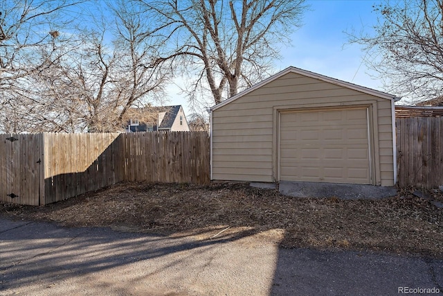 detached garage with driveway and fence