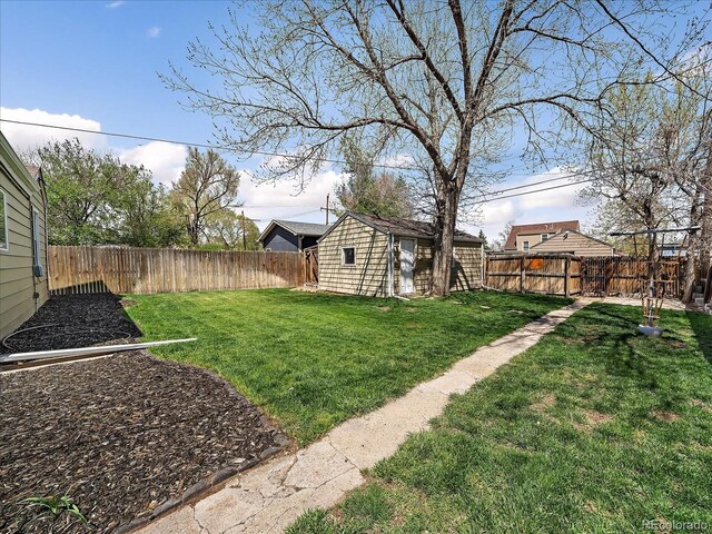 view of yard featuring a fenced backyard and an outbuilding