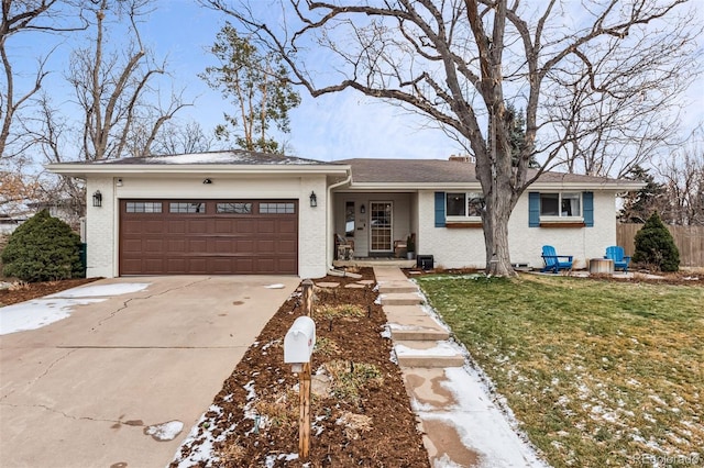 view of front facade featuring a garage and a front yard