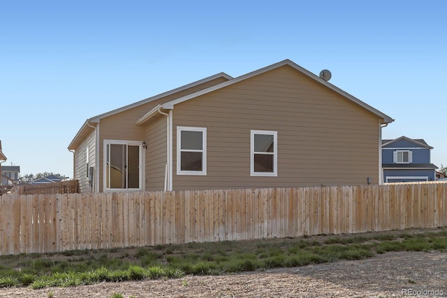 215 N Stewart St, Keenesburg, CO 80643 - view of side of home with fence