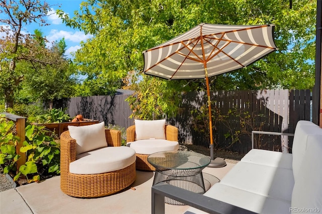 view of patio featuring an outdoor hangout area