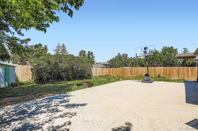 2615 S Laredo Ct, Aurora, CO 80013 - fenced backyard with a patio