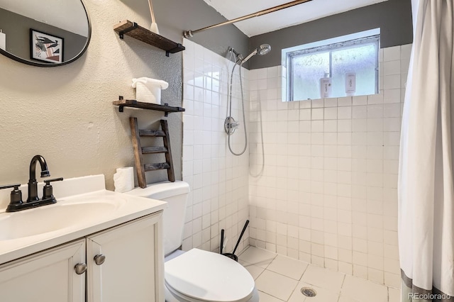 2615 S Laredo Ct, Aurora, CO 80013 - full bath with vanity, a tile shower, and a textured wall