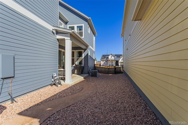 view of yard featuring a patio