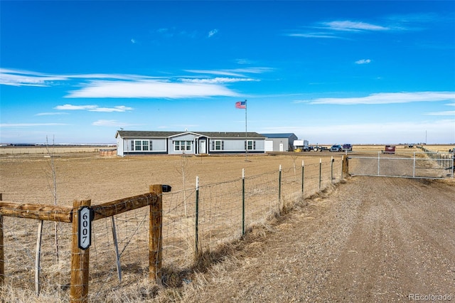 view of yard featuring a rural view