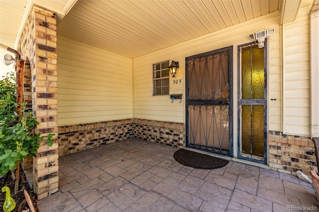 305 Titan St, Aurora, CO 80011 - property entrance with a porch