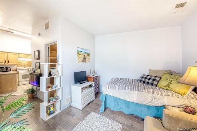919 S Dawson Way Unit 17, Aurora, CO 80012 - bedroom with light wood-style flooring