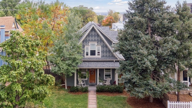 view of front facade with a porch and a front yard