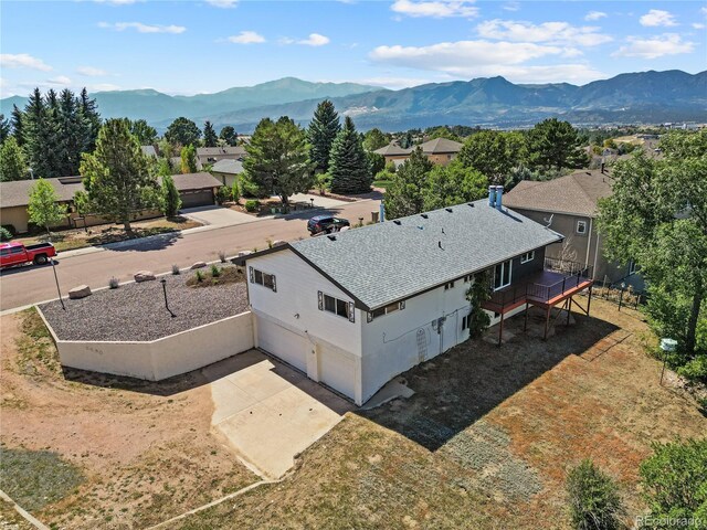 bird's eye view with a mountain view