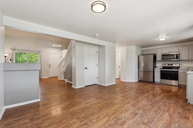 5441 Lynx St, Frederick, CO 80504 - kitchen featuring appliances with stainless steel finishes, gray cabinetry, wood finished floors, and baseboards