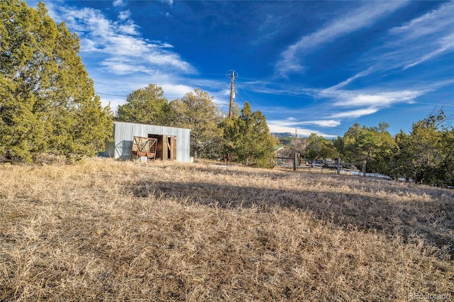 view of yard featuring a rural view