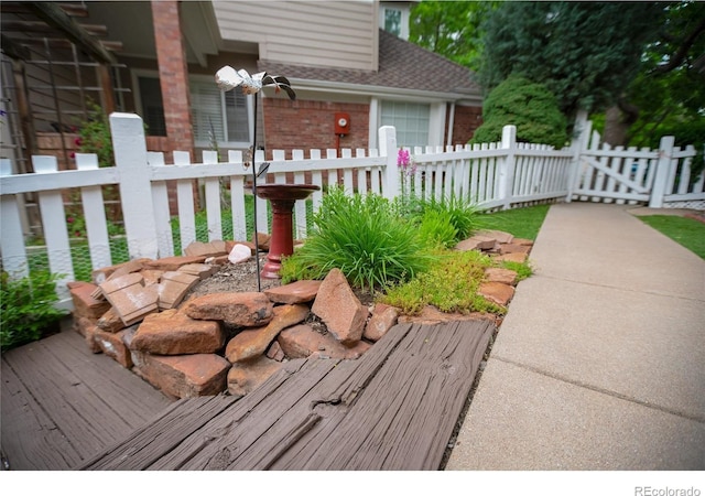 9864 Carmel Ct, Lone Tree, CO 80124 - deck with a fenced front yard
