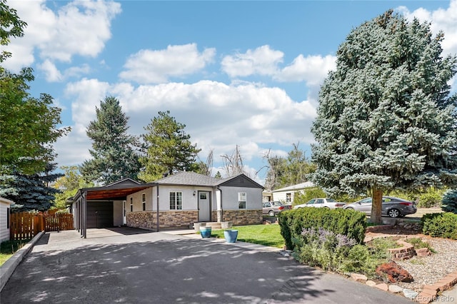 single story home featuring a carport and a front lawn