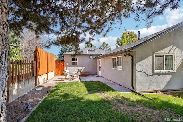 view of yard with a patio