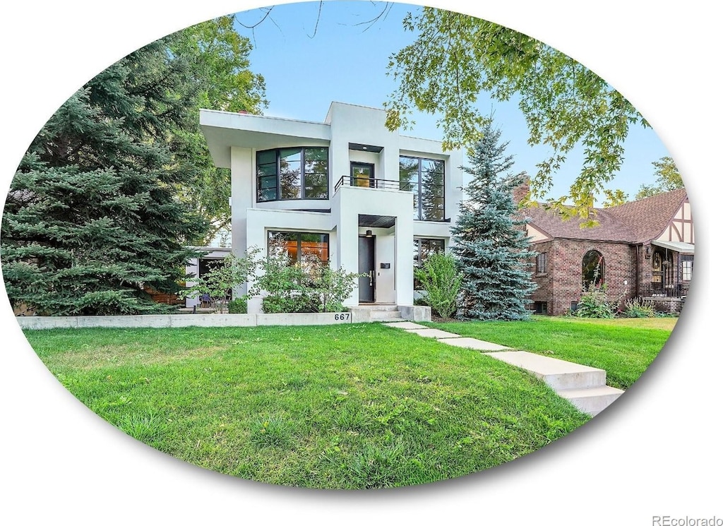 view of front of property featuring a balcony and a front yard