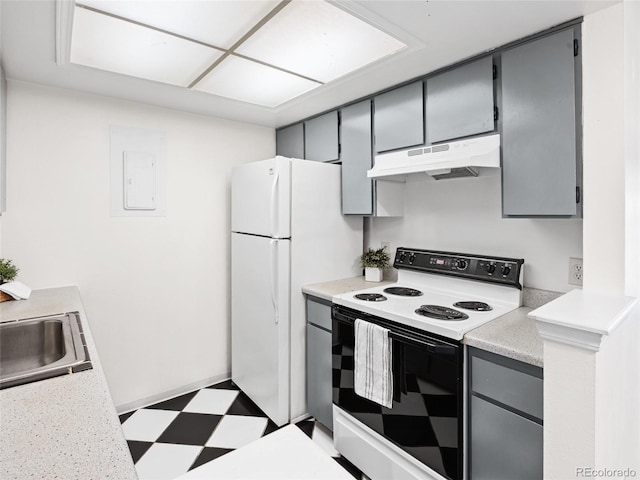 kitchen with electric range oven, under cabinet range hood, gray cabinets, light flooring, and a sink