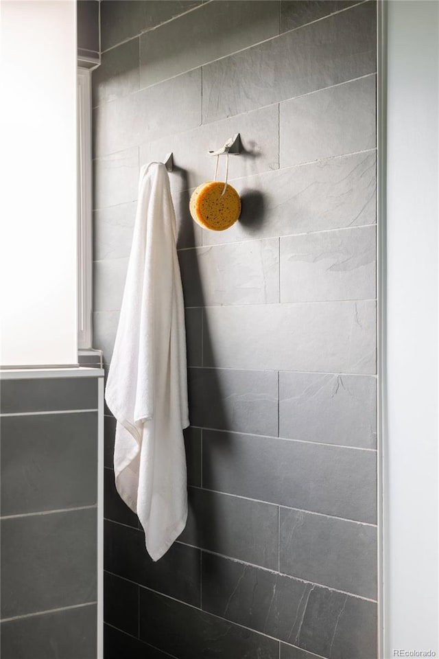 654 S Shoshone St, Denver, CO 80223 - full bath with tiled shower