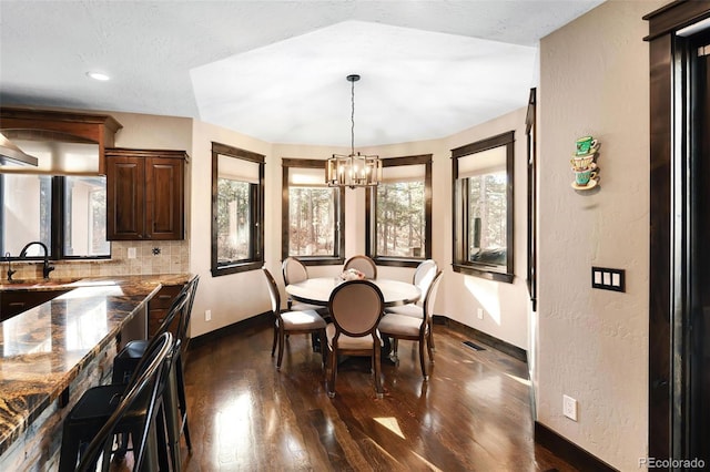 dining space featuring visible vents, baseboards, recessed lighting, an inviting chandelier, and dark wood-style floors