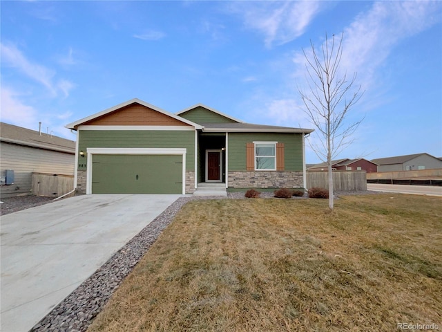 view of front of house featuring a garage and a front yard