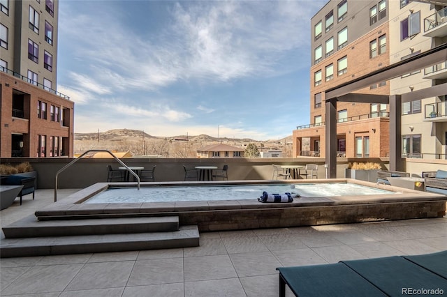 view of swimming pool featuring a mountain view and a jacuzzi