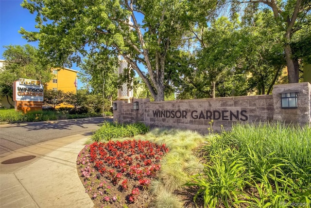 view of community / neighborhood sign