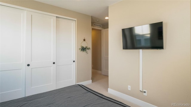 unfurnished bedroom with carpet flooring and a closet