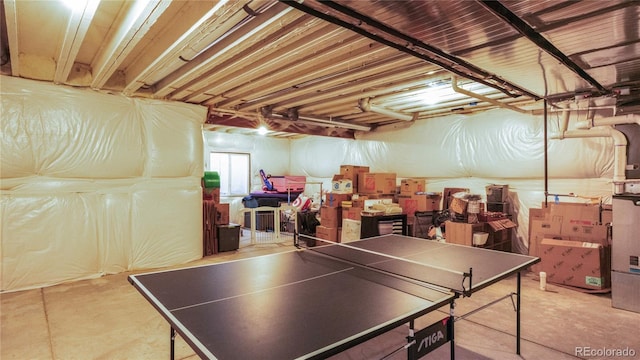 game room with concrete flooring