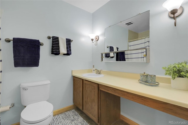full bathroom featuring vanity, baseboards, visible vents, and toilet