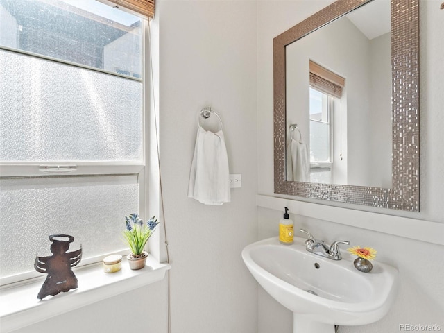 bathroom featuring a sink