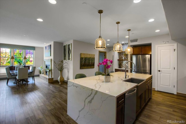 kitchen with a sink, visible vents, dark wood-style floors, appliances with stainless steel finishes, and recessed lighting