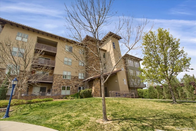 view of building exterior
